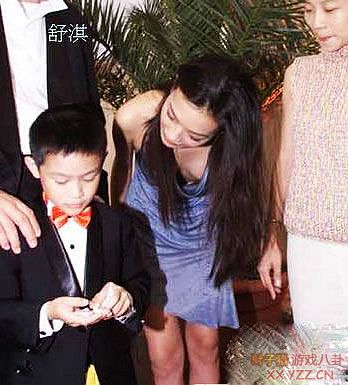 女星抛半球露底走光照大揭秘