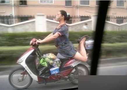 这些女人真心hold不住 搞笑雷人