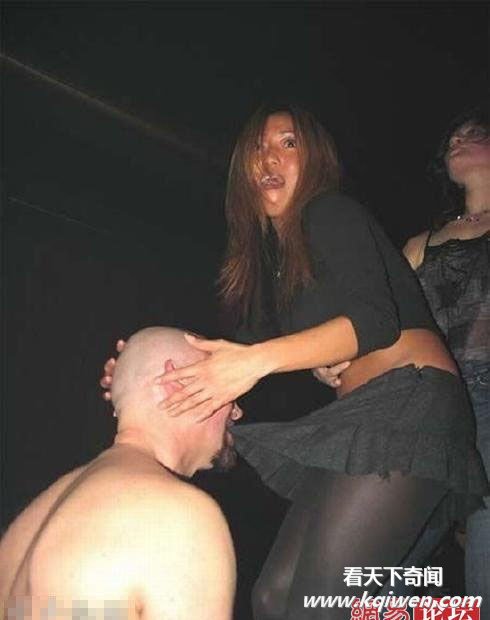 抓拍疯狂男女们当众大胆亲热的雷人场面(组图)