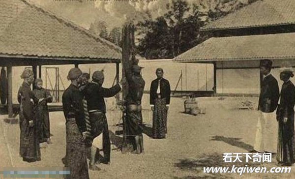 实拍各国古代脱裤子打屁股的笞刑现场 最没尊严的刑罚(组图20P)